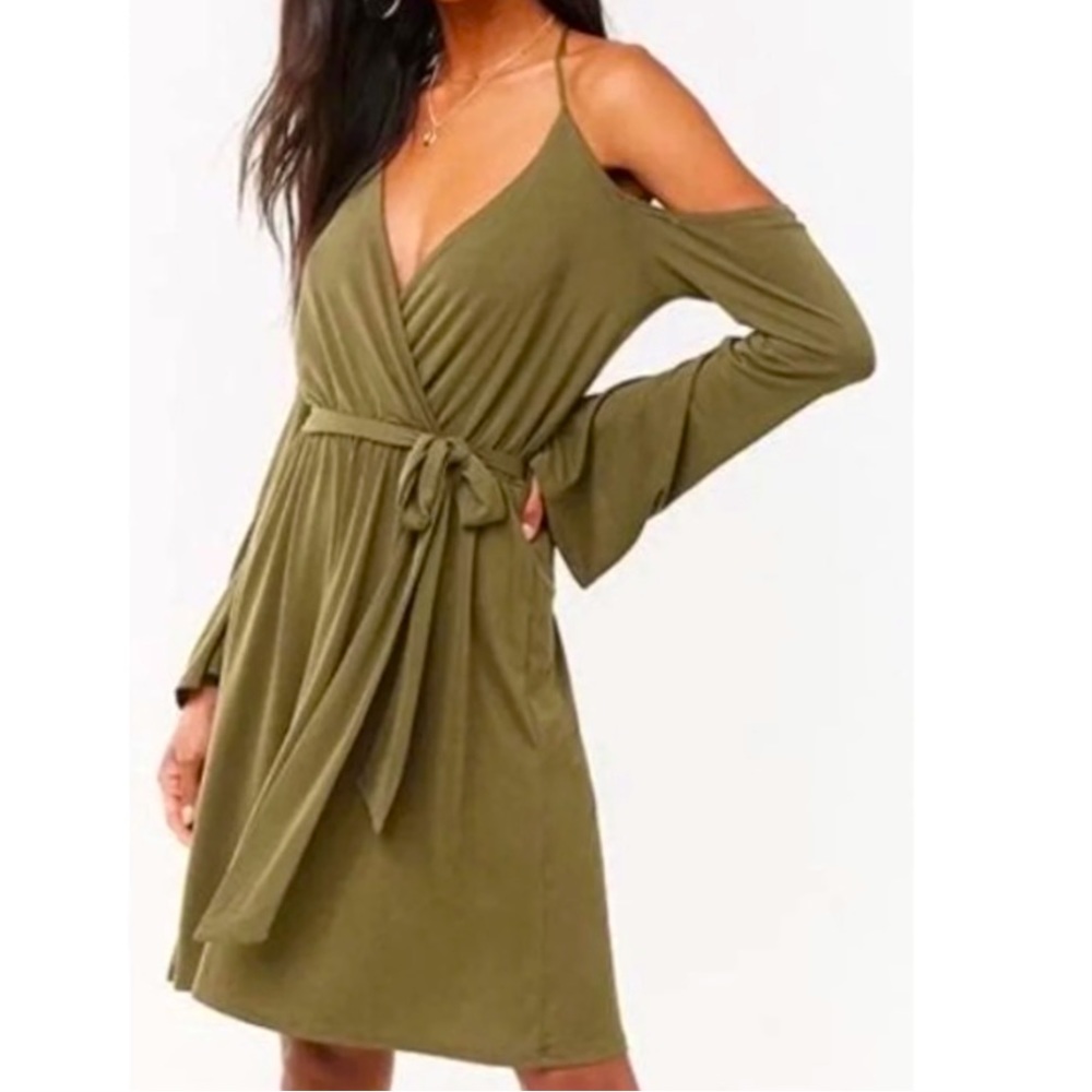 Olive Deep V-Neck Off Shoulder Wrap Top & Flowing Bottom Thigh High W/Beckless